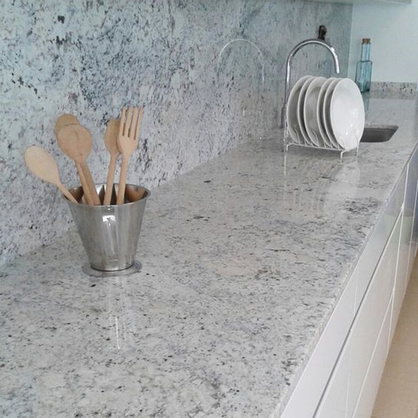 Cubierta de granito terminada con herramientas profesionales
